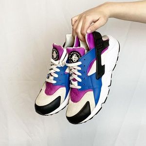 Nike Air Huaraches Sneakers